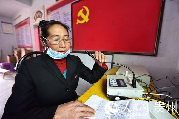 2月5日，村支书罗光珍通过“寨寨响”广播向村民宣传疫情防控知识。